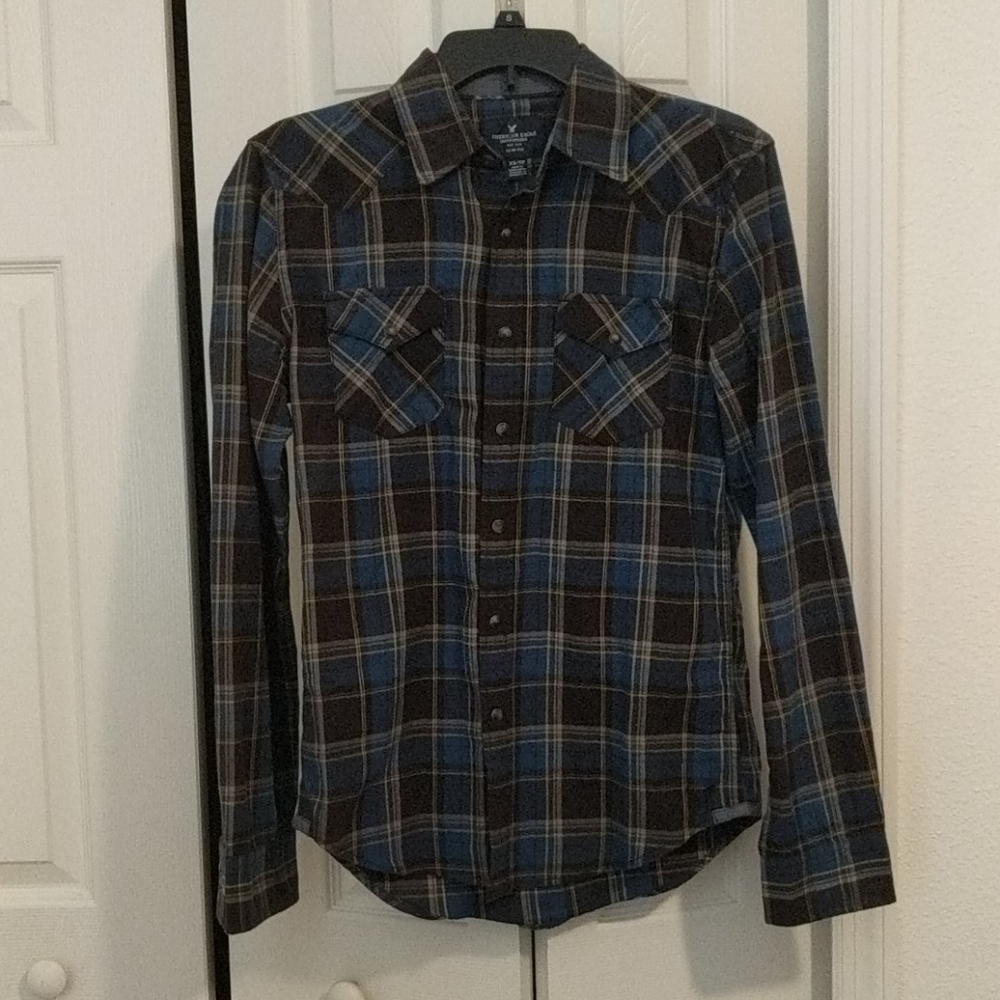 AEO plaid button up in blue & yellow 🤠 🐎